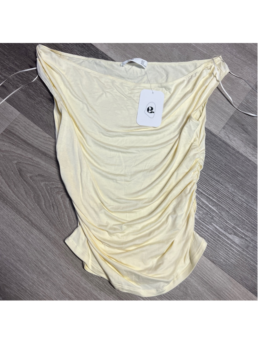 Elodie Short Sleeve Ruched Off-Shoulder Asymmetric Tee Top Yellow Size Medium - Picture 3 of 7